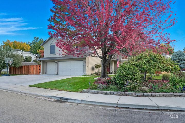 Property Photo: 330 S Winthrop Pl ID 83709