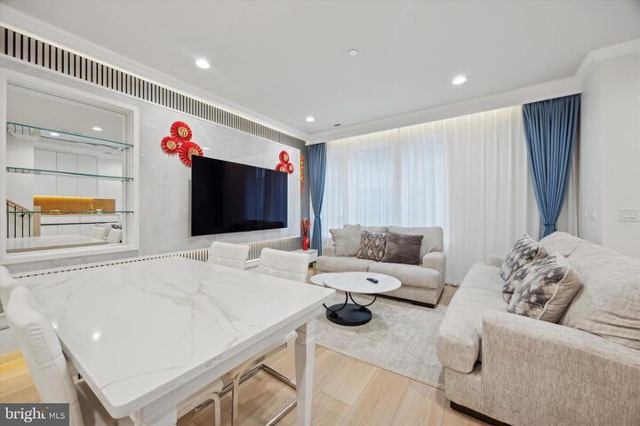 Property Photo:  3001 Sedgeview Walk 148  PA 19125 