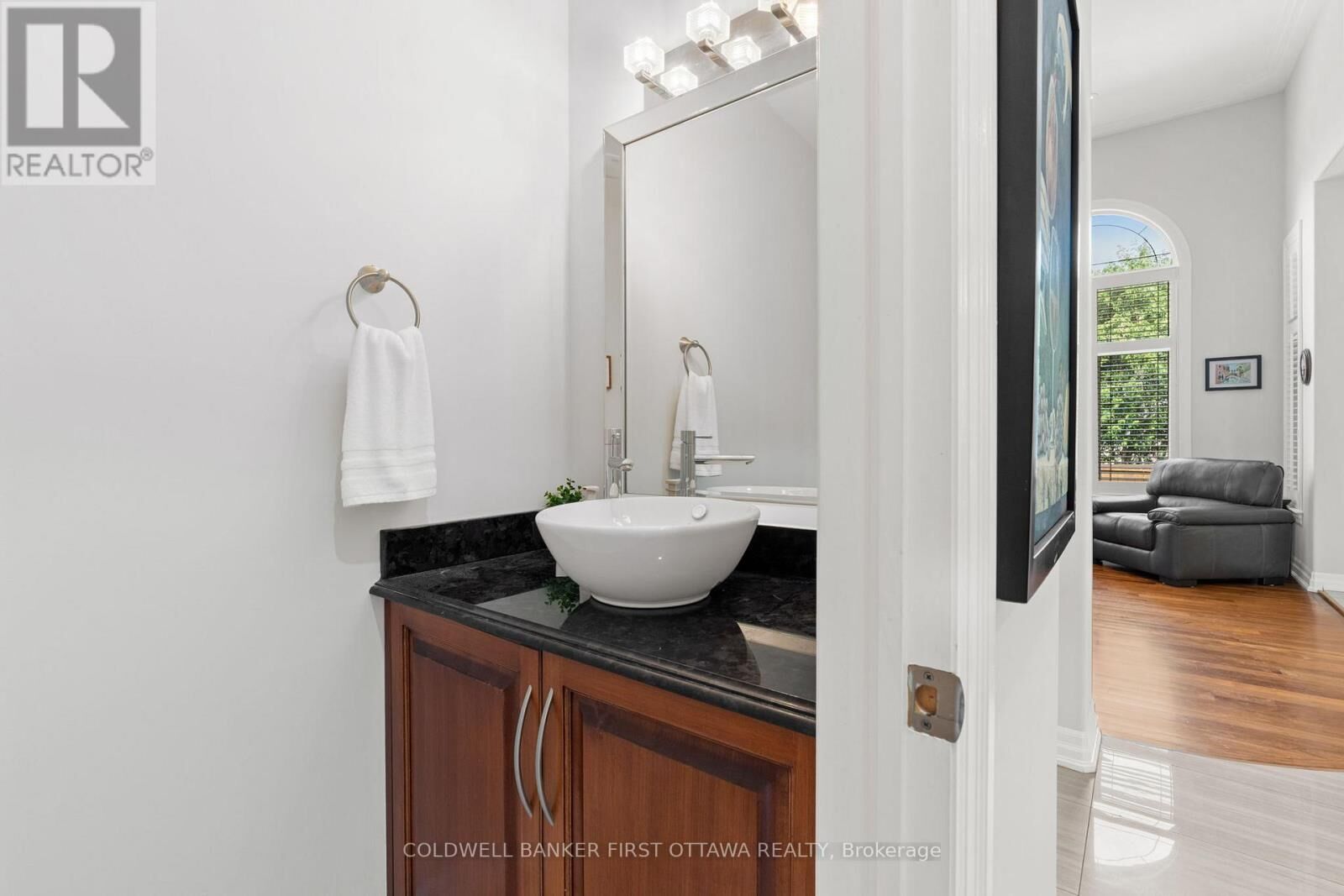 Property Photo: 1623 Claymor Avenue ON K2C 1T4