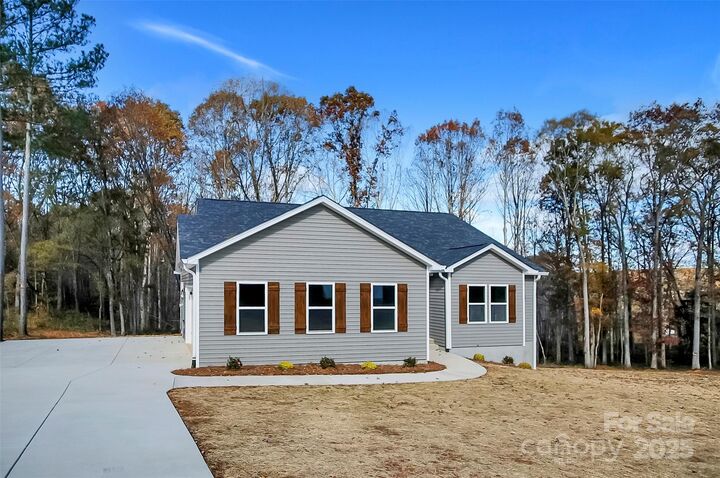 Property Photo: 7058 Sparrow Lane NC 28168