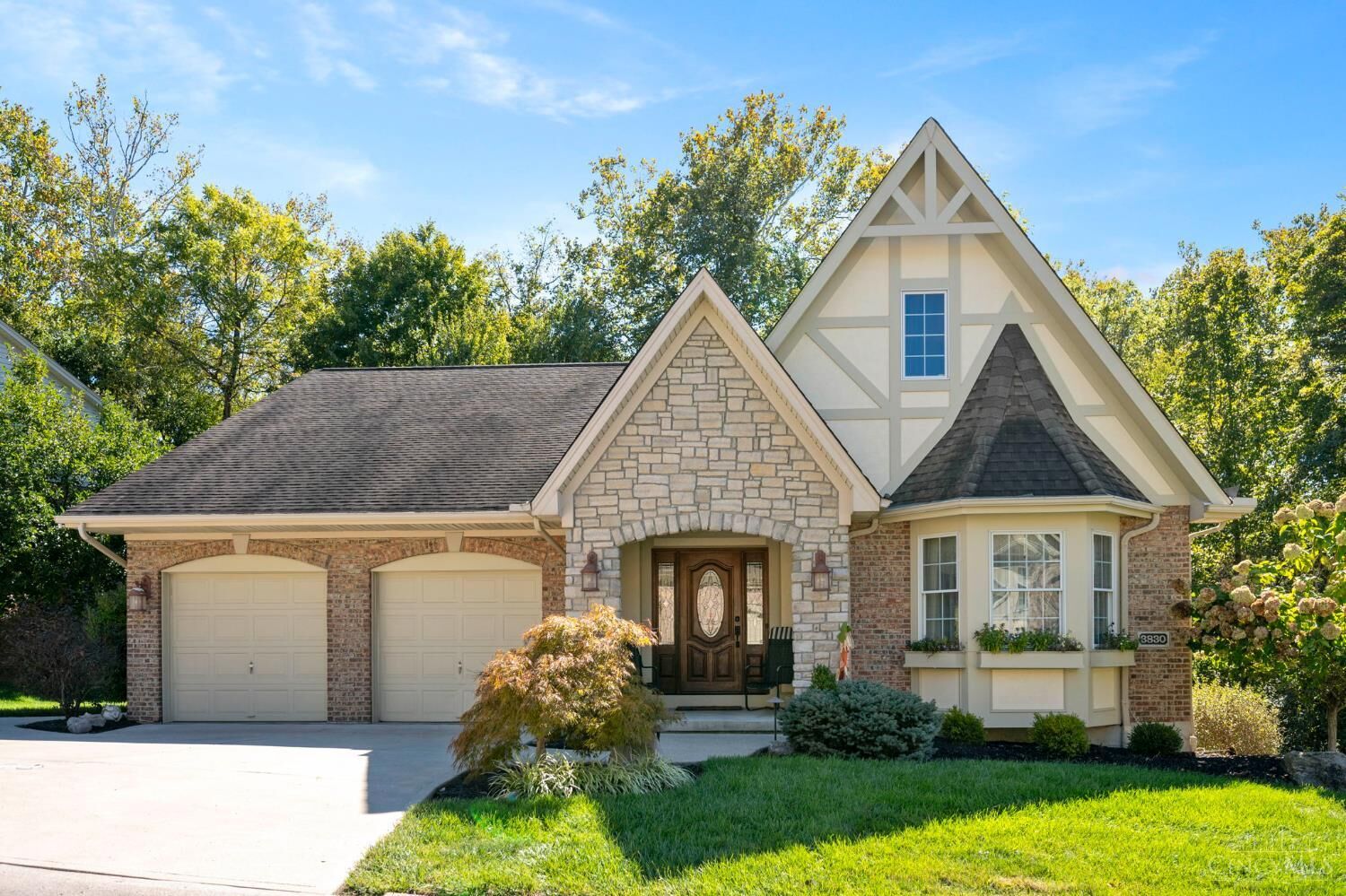 Property Photo: 3830 Nottingham Court OH 45002