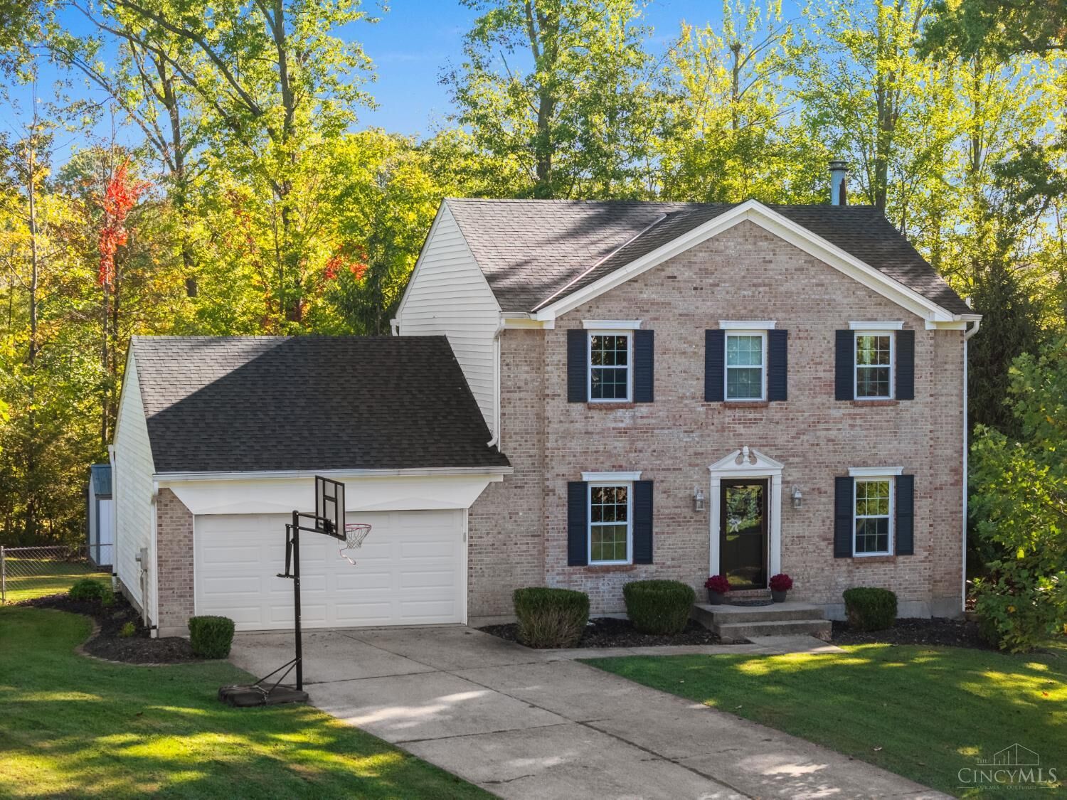 Property Photo: 2223 Lobrook Court OH 45102