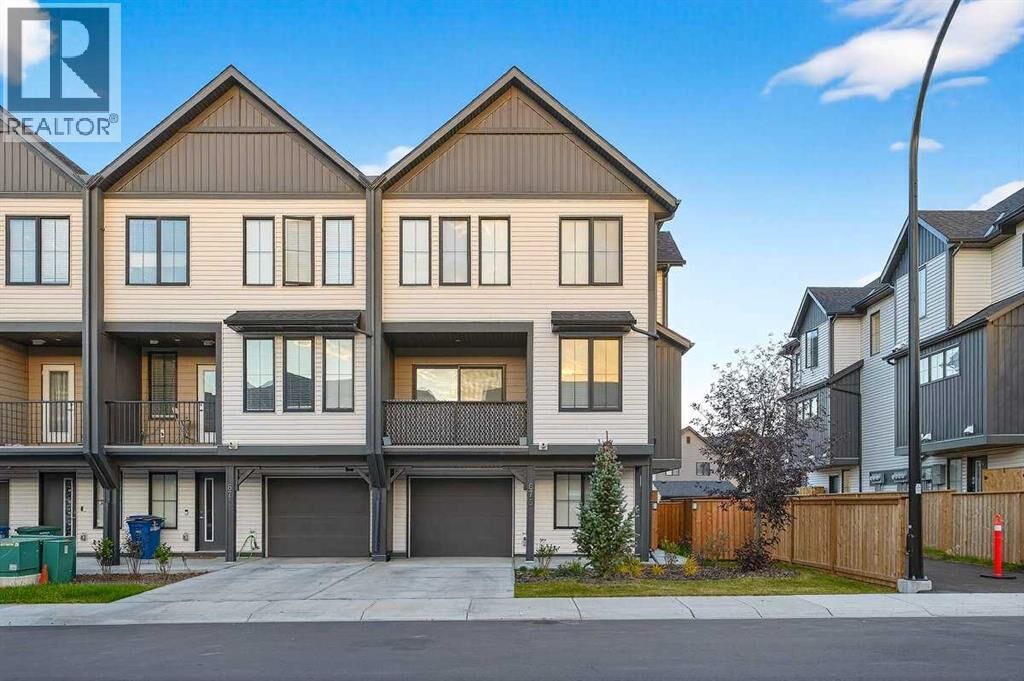 Property Photo: 675 South Point Heath Southwest AB T4B 5H7