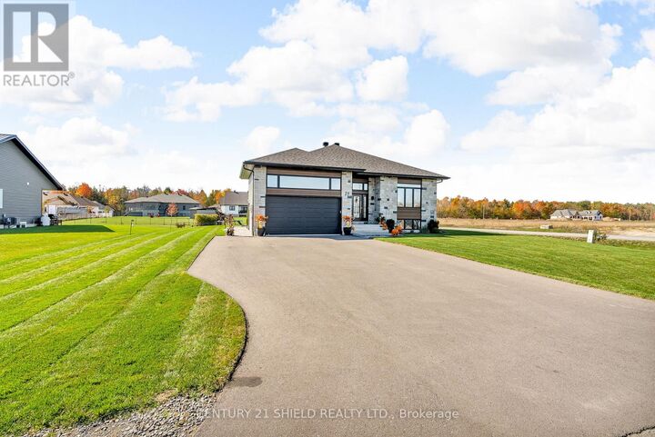 Property Photo: 71 Dale Street ON K0C 1M0