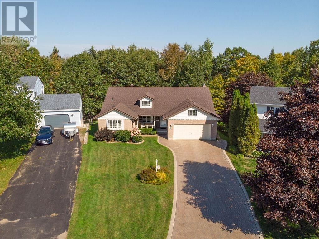 Property Photo: 68 Prince Charles Cres ON P6B 6C1
