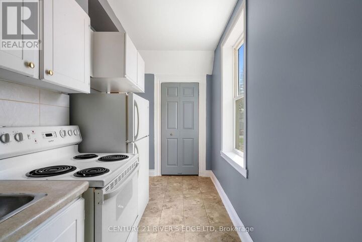 Property Photo: 621 George Street West ON K0E 1T0