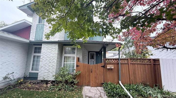 Property Photo: 1606 Rothesay Street MB R2G 2H4