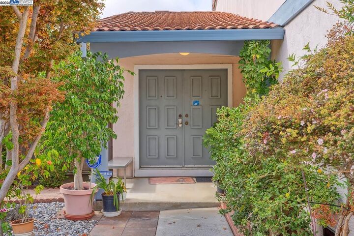 Property Photo: 33064 Compton Ct CA 94587
