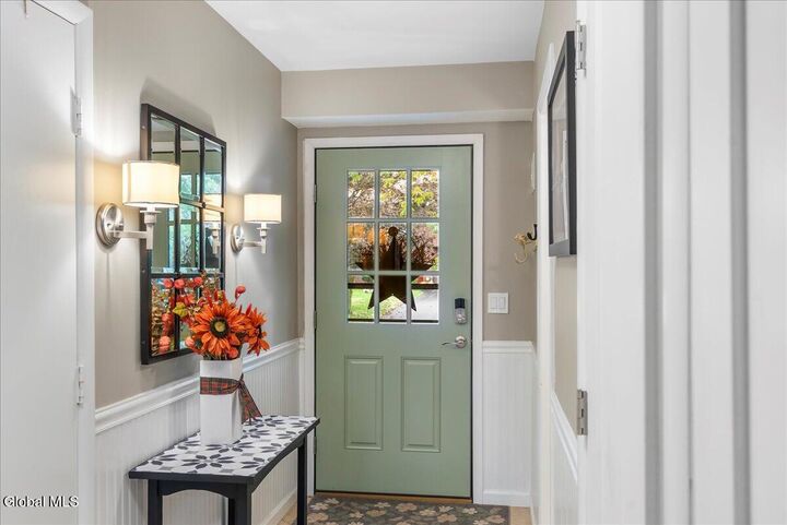 Property Photo:  642 Top Ridge Drive  NY 12203 