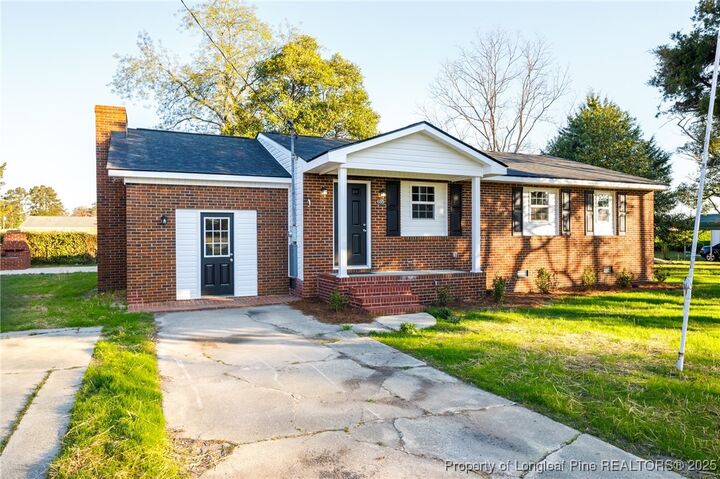 Property Photo: 605 McInnis Street NC 28372