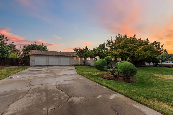 1665 W Barstow Avenue  Fresno CA 93711 photo