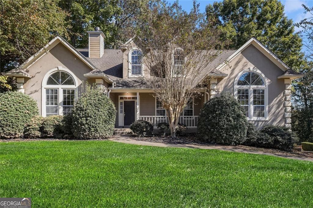 Property Photo: 9216 Saddlebrook Way GA 30135