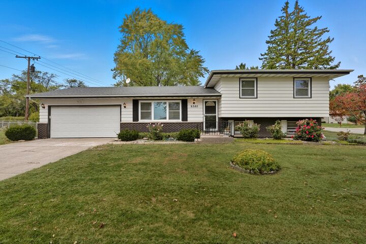 9380 Roosevelt Place  Crown Point IN 46307 photo