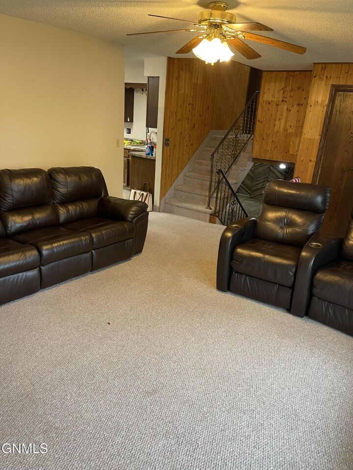 Property Photo: 905 Antelope Drive ND 58545