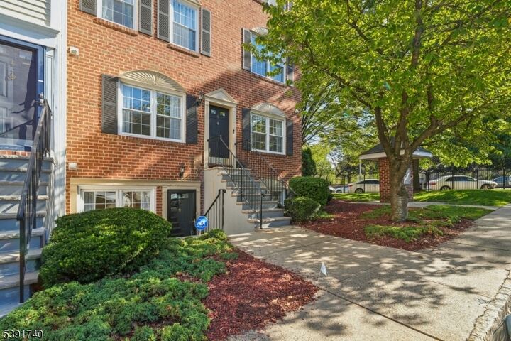 Property Photo: 5 Rider Ct NJ 07103