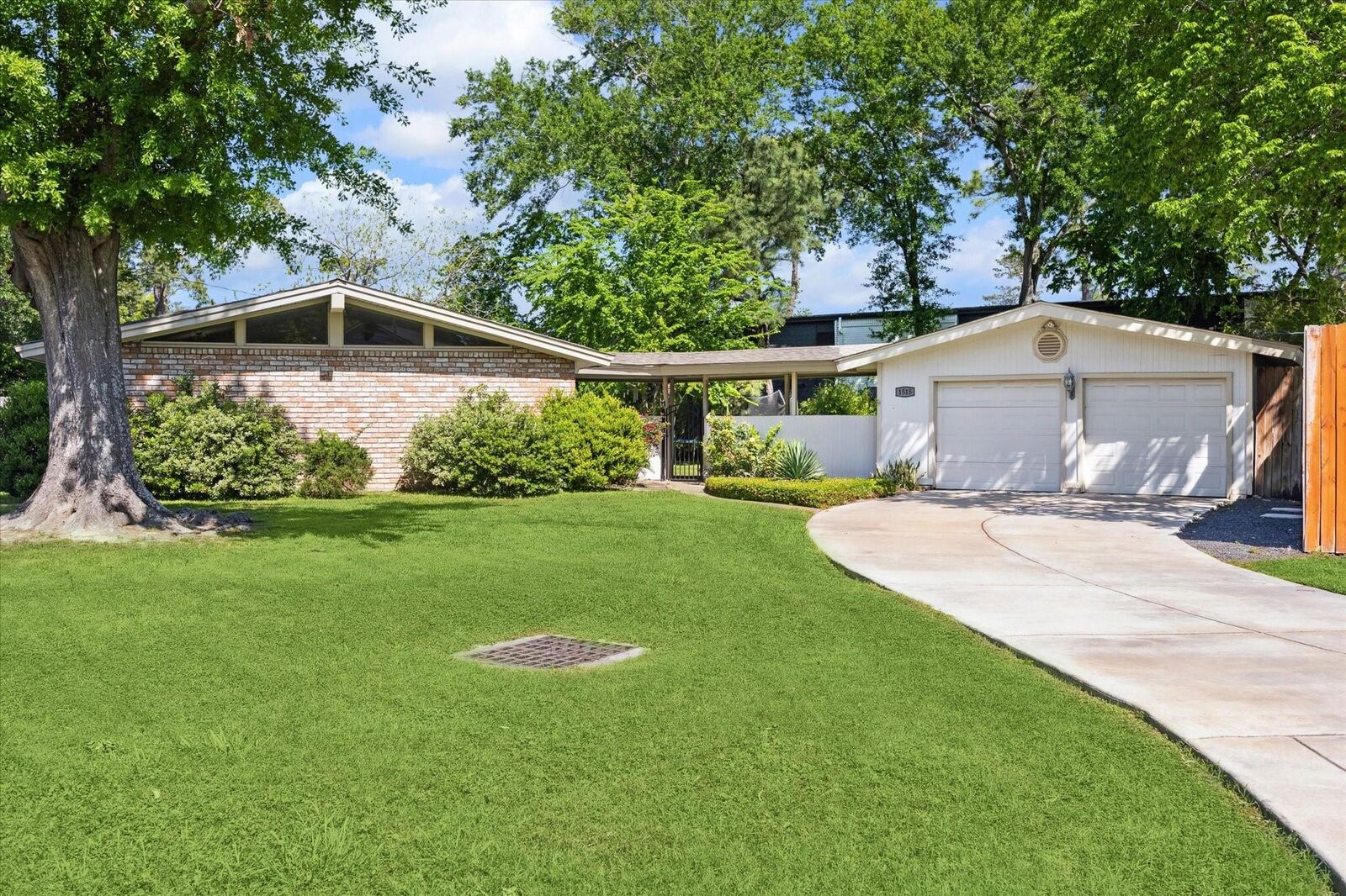 Property Photo: 1515 Durango Drive TX 77055