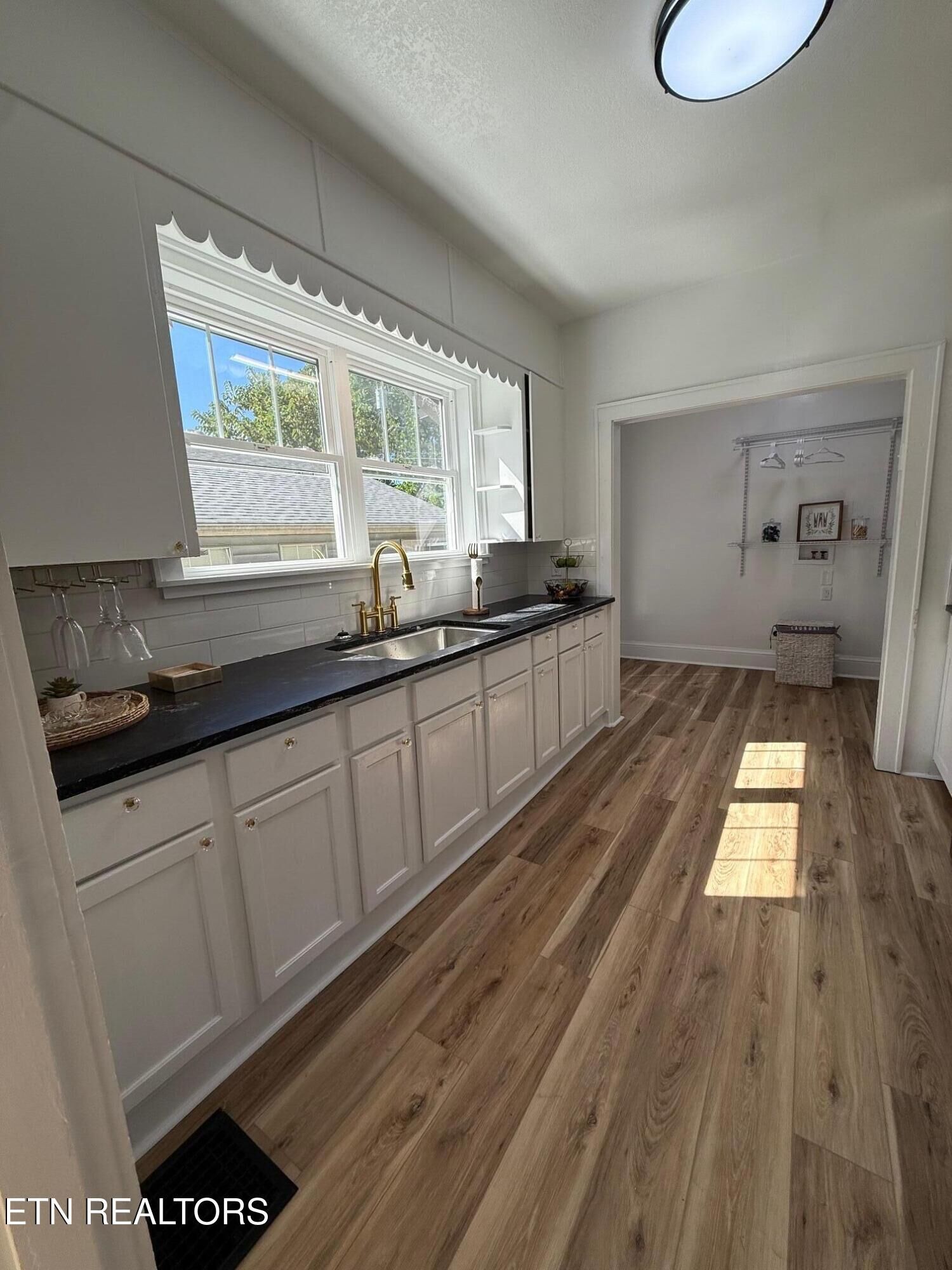 Property Photo: 2353 Parkview Ave TN 37917