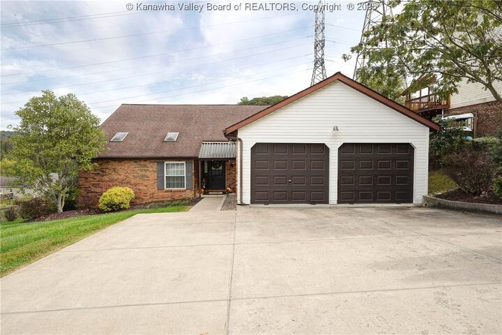 109 Jamestown Road  Nitro WV 25143 photo
