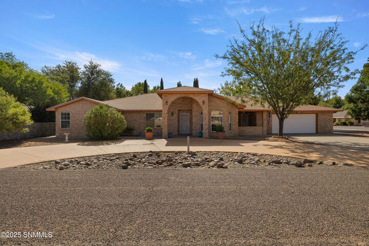 Property Photo:  924 Calle Contento  NM 88007 