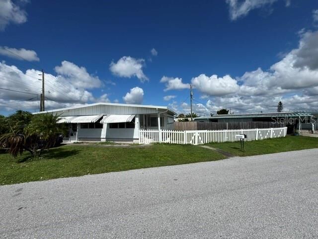 Property Photo:  411 51st Avenue Terrace W  FL 34207