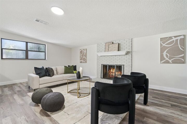 Property Photo: 2419 Yale Avenue FL 32771