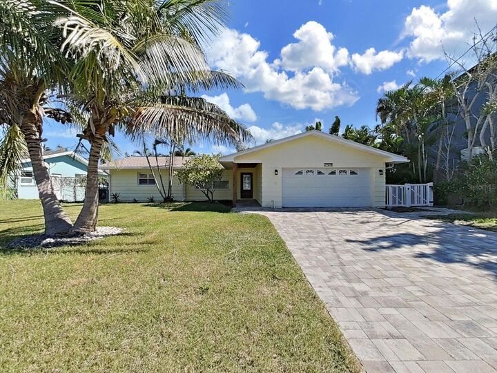 Property Photo: 11876 Walker Avenue FL 33772