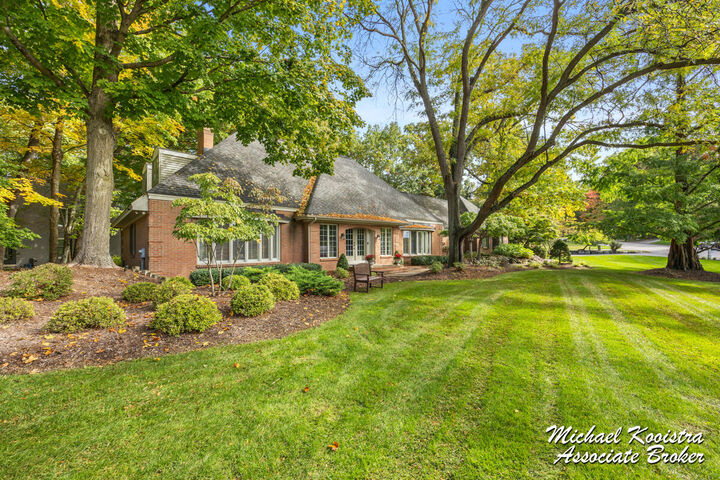 Property Photo: 2520 Shadowbrook Drive SE MI 49546