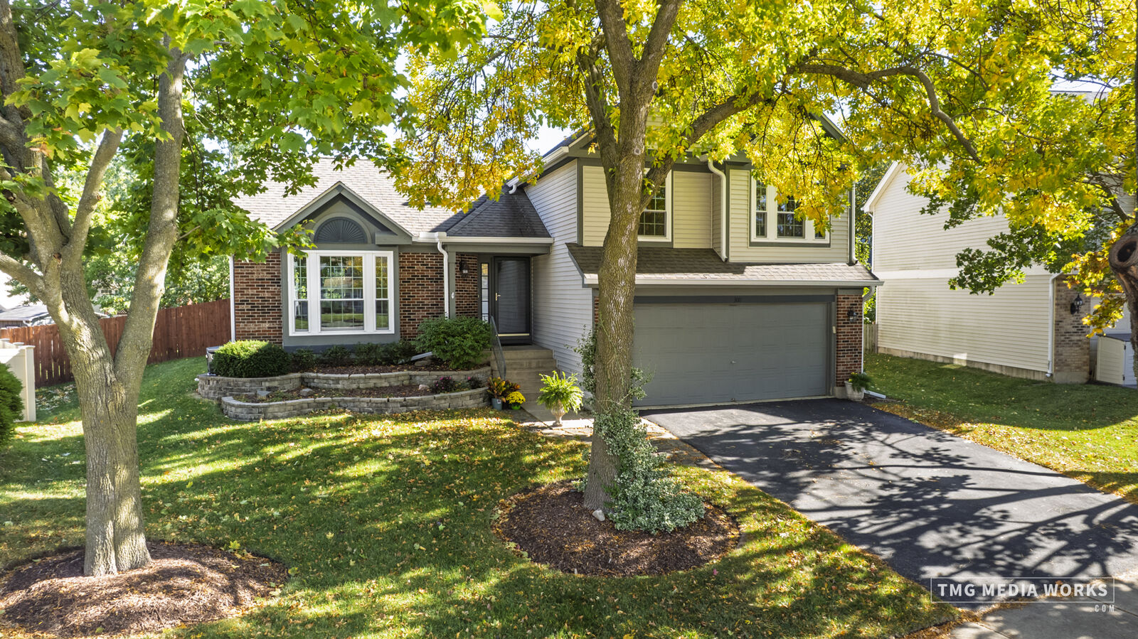 Property Photo: 300 Churchill Lane IL 60504