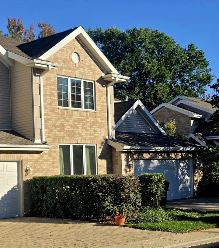Property Photo: 1735 Park Ridge Point IL 60068