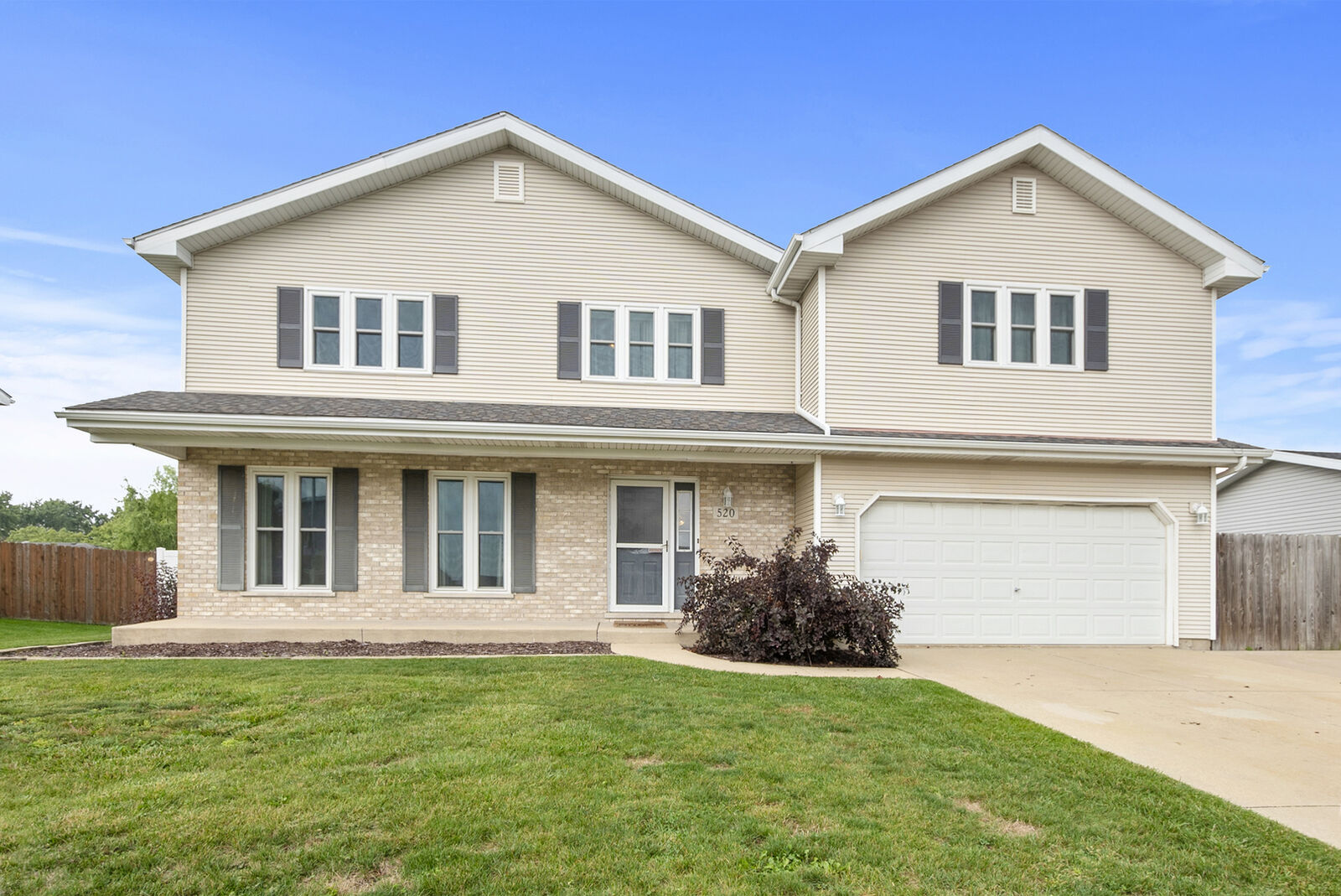 Property Photo: 520 Hickory Lane IL 60468