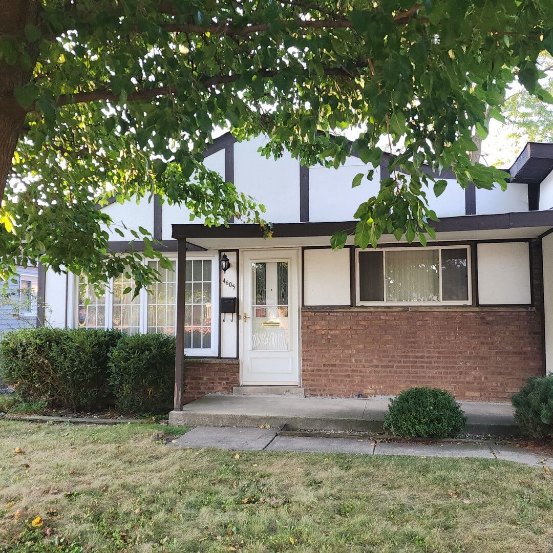 Property Photo: 4605 W 84th Place IL 60652