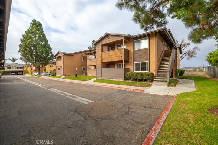 Property Photo:  517 Calle Montecito 91  CA 92057 