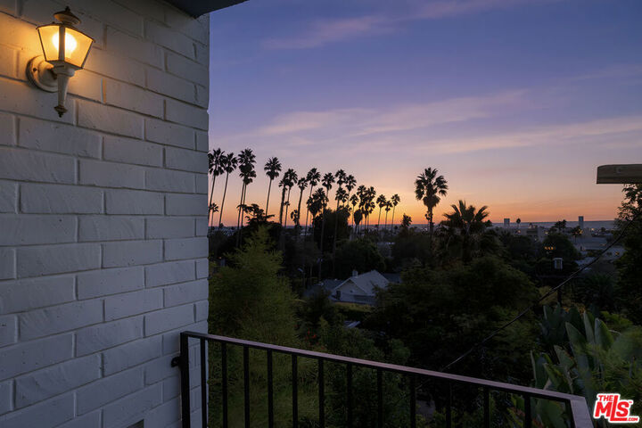 Property Photo: 7560 Hollywood Boulevard 310 CA 90046