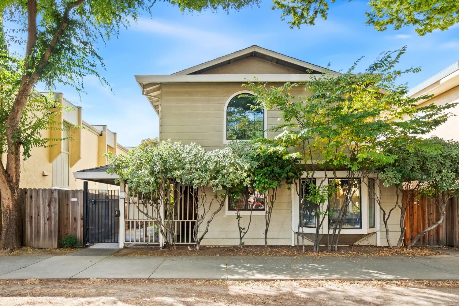 Property Photo: 2418 P Street F CA 95816
