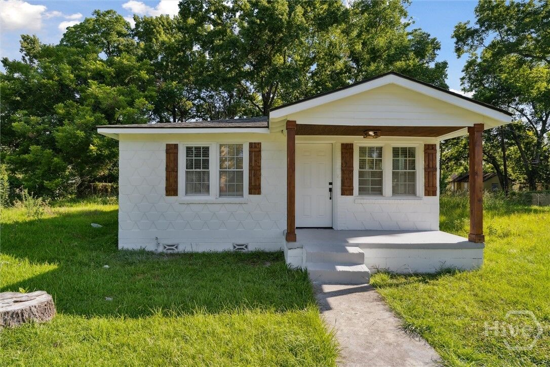Property Photo:  1424 Comer Street  GA 31415 