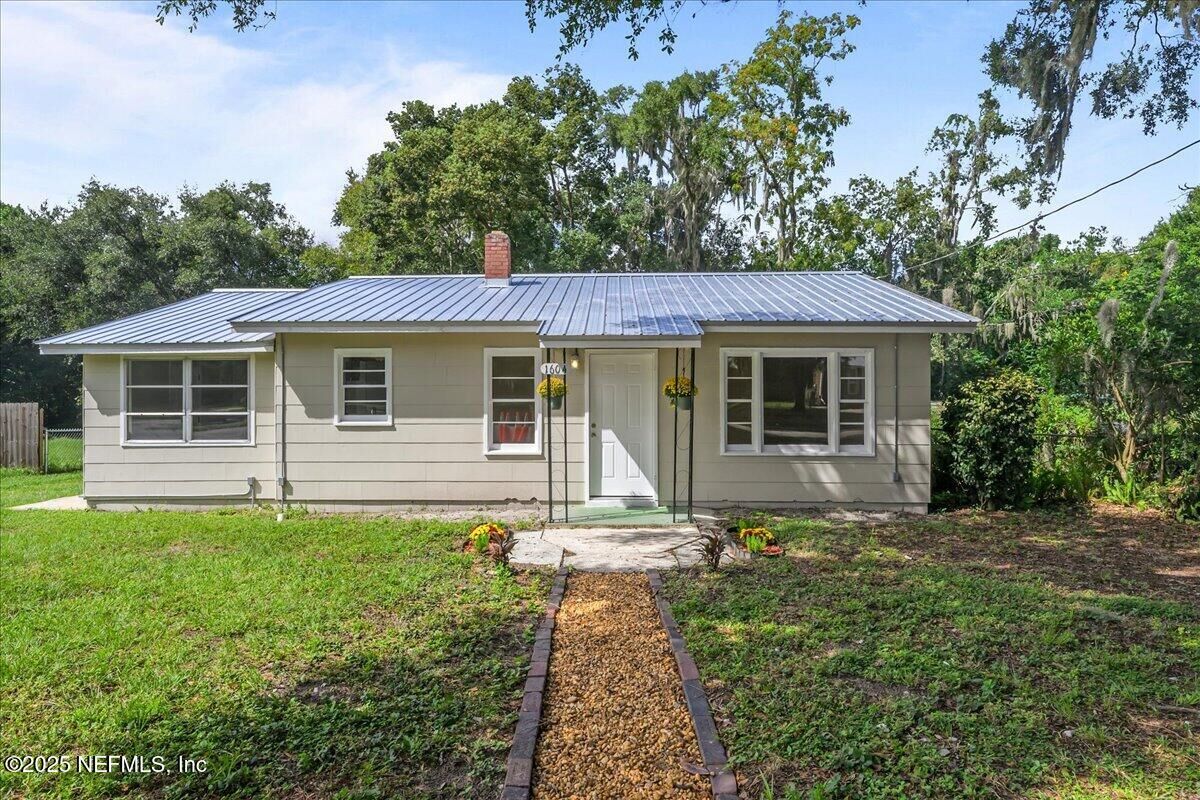 Property Photo: 1604 Husson Avenue FL 32177