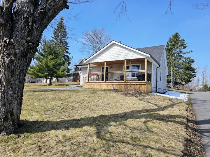 Property Photo:  144 Pleasant Street  NS B0K 1S0 