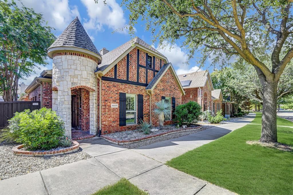 Property Photo: 10027 Boyton Canyon Road TX 75035