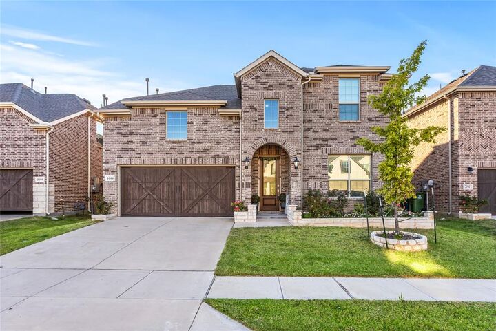 Property Photo: 2096 Creekbluff Circle TX 75010