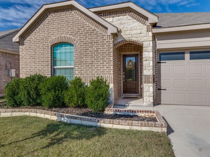 Property Photo: 7037 Waterfowl Lane TX 76179