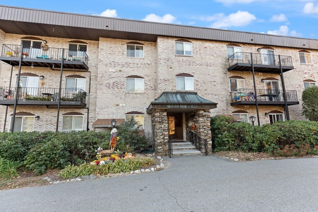 Property Photo:  181 Littleton Rd 117  MA 01824 