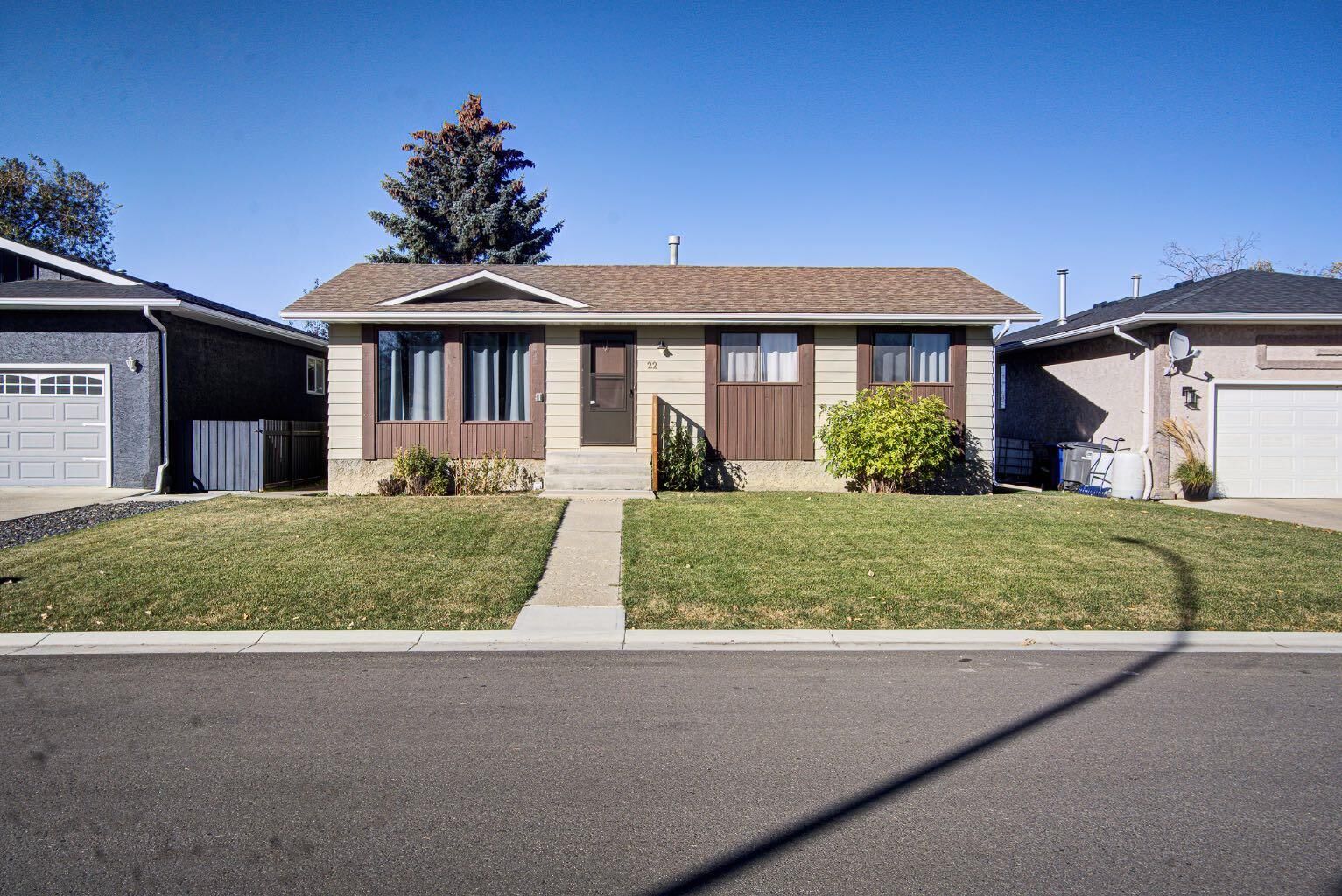 Property Photo: 22 Westrose Avenue AB T0L 0T0