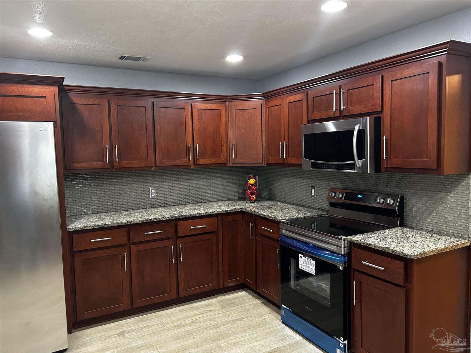 Property Photo: 7911 Burstaff Rd FL 32514