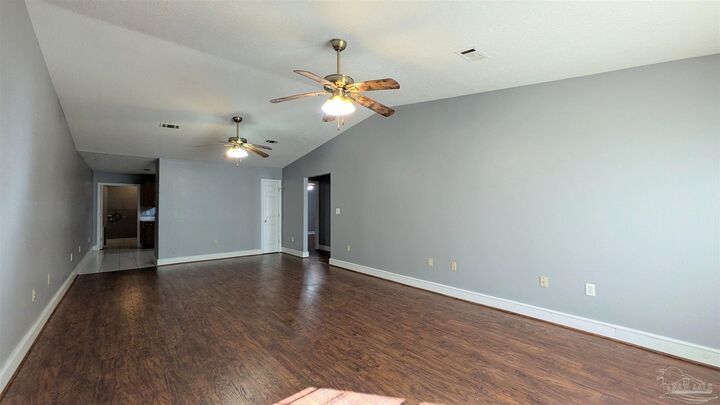Property Photo: 912 Rentz Ave B FL 32507
