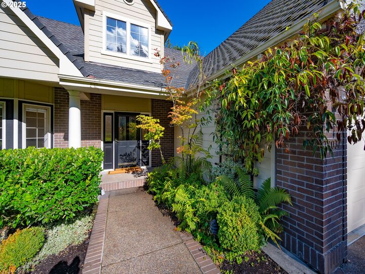 Property Photo: 2037 Morning View Dr OR 97405