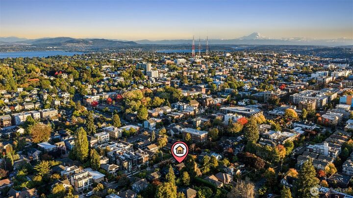 Property Photo: 917 Broadway E WA 98102