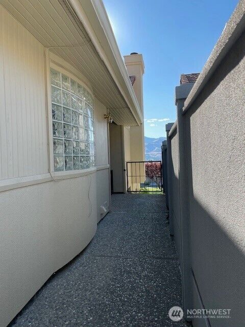 Property Photo:  401  19th Street NE 4  WA 98802 