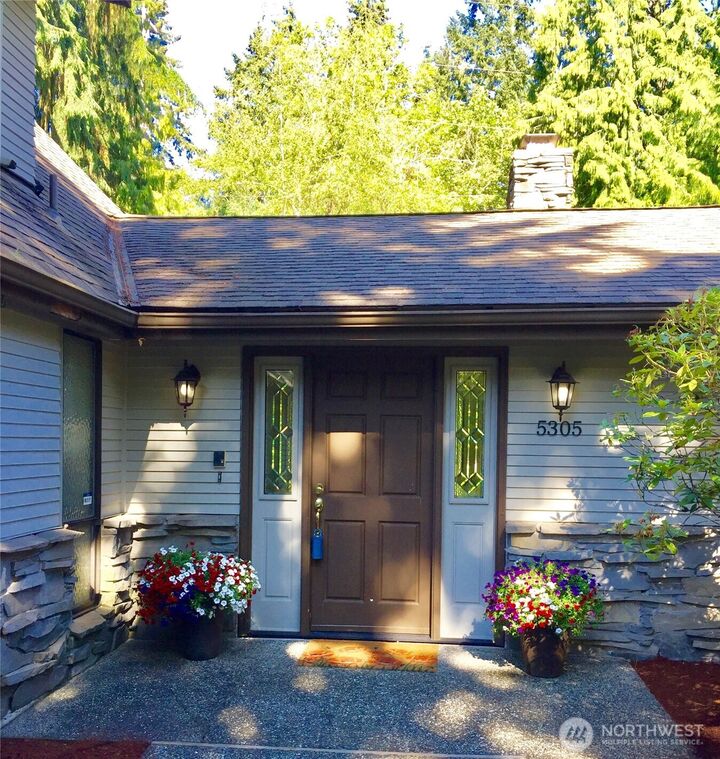 Property Photo:  5305  90th Avenue SE  WA 98040