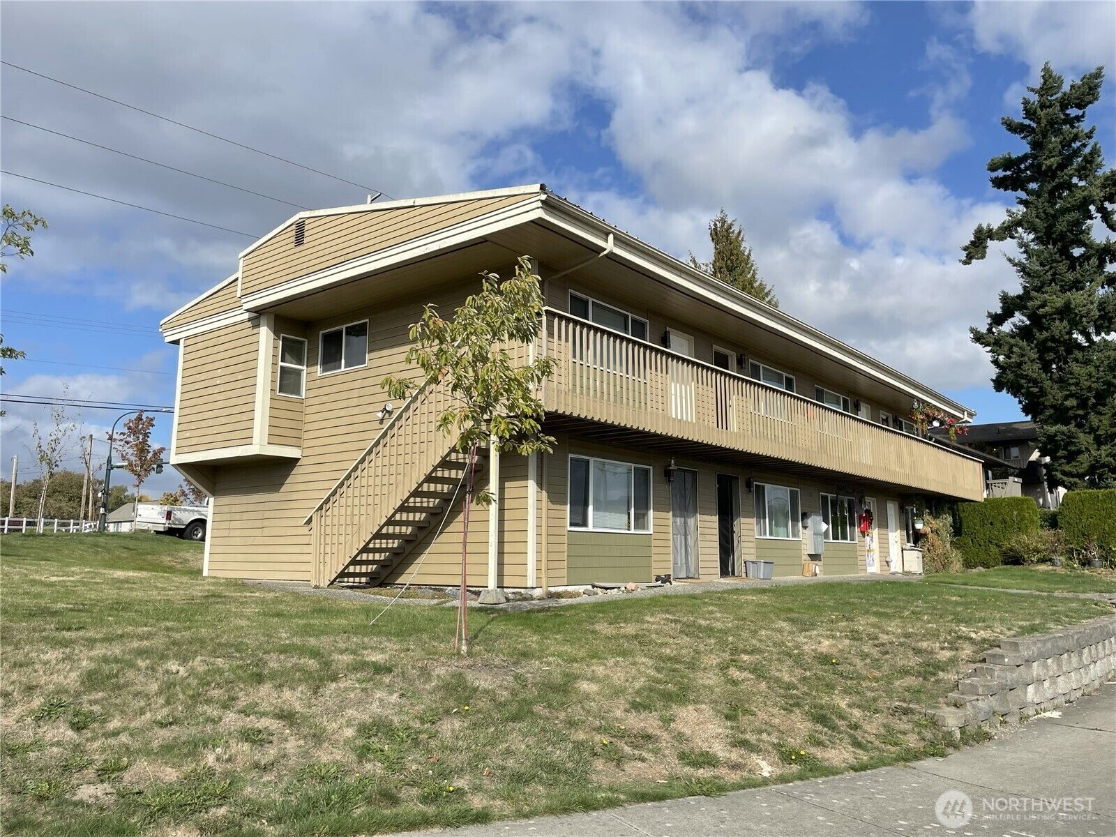 Property Photo: 1422 Chestnut Street WA 98201