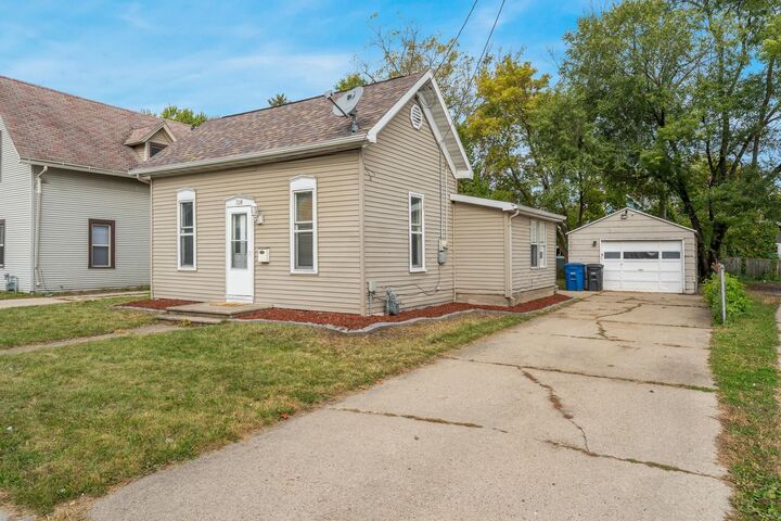 Property Photo: 734 Woodland Avenue WI 54901